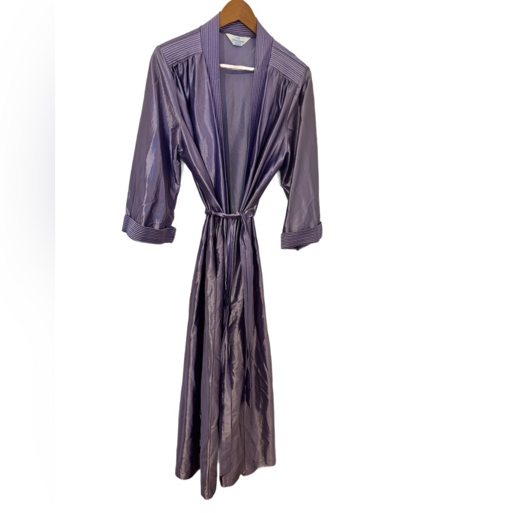 Woman’s Vintage Sears 1970s Satin Lavender Robe Size Medium
